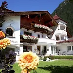 Aparthotel Alpinschloessl 4*